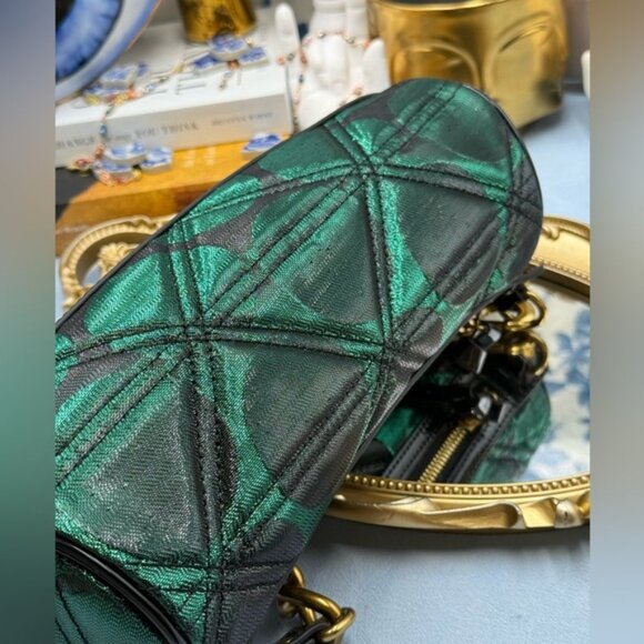 🆕 VIVIENNE WESTWOOD 🧿 NWOT Cindy Cylinder Shoulder Bag, Green Metallic AUTH - Picture 15 of 16